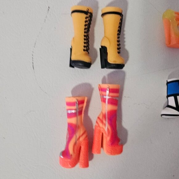 LOL Surprise Dolls OMG DOLL Shoes Set of 6 - Picture 2 of 4